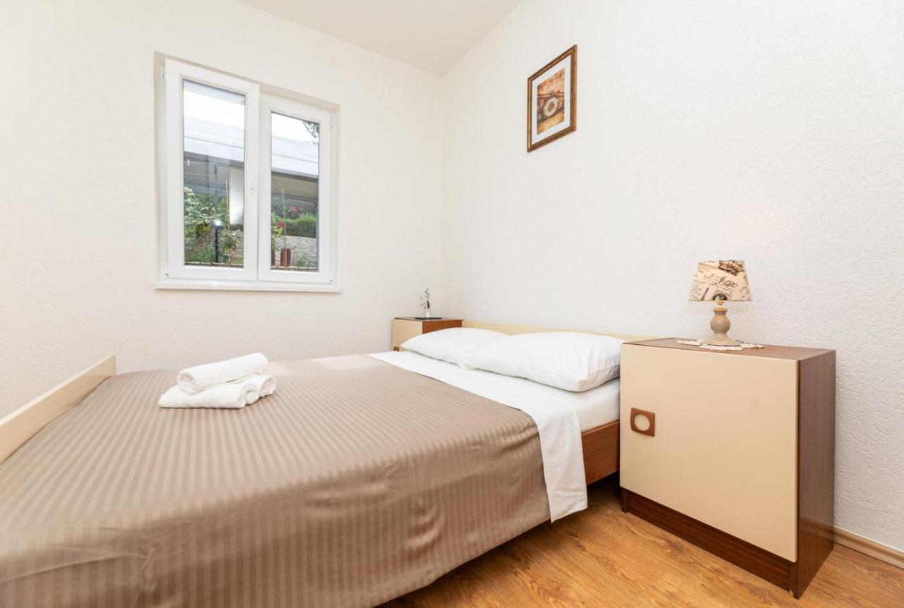 Apartmani Jasarevic Šilo Buitenkant foto