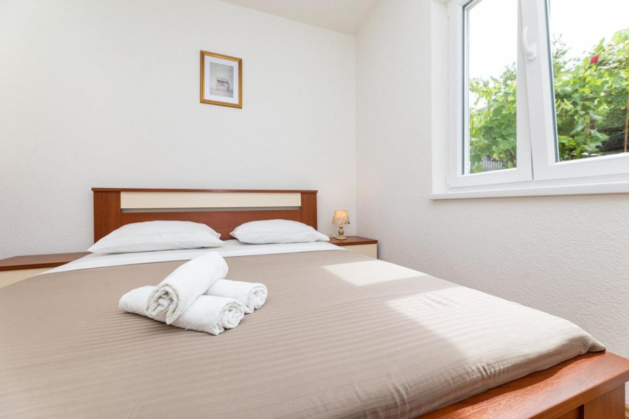 Apartmani Jasarevic Šilo Buitenkant foto